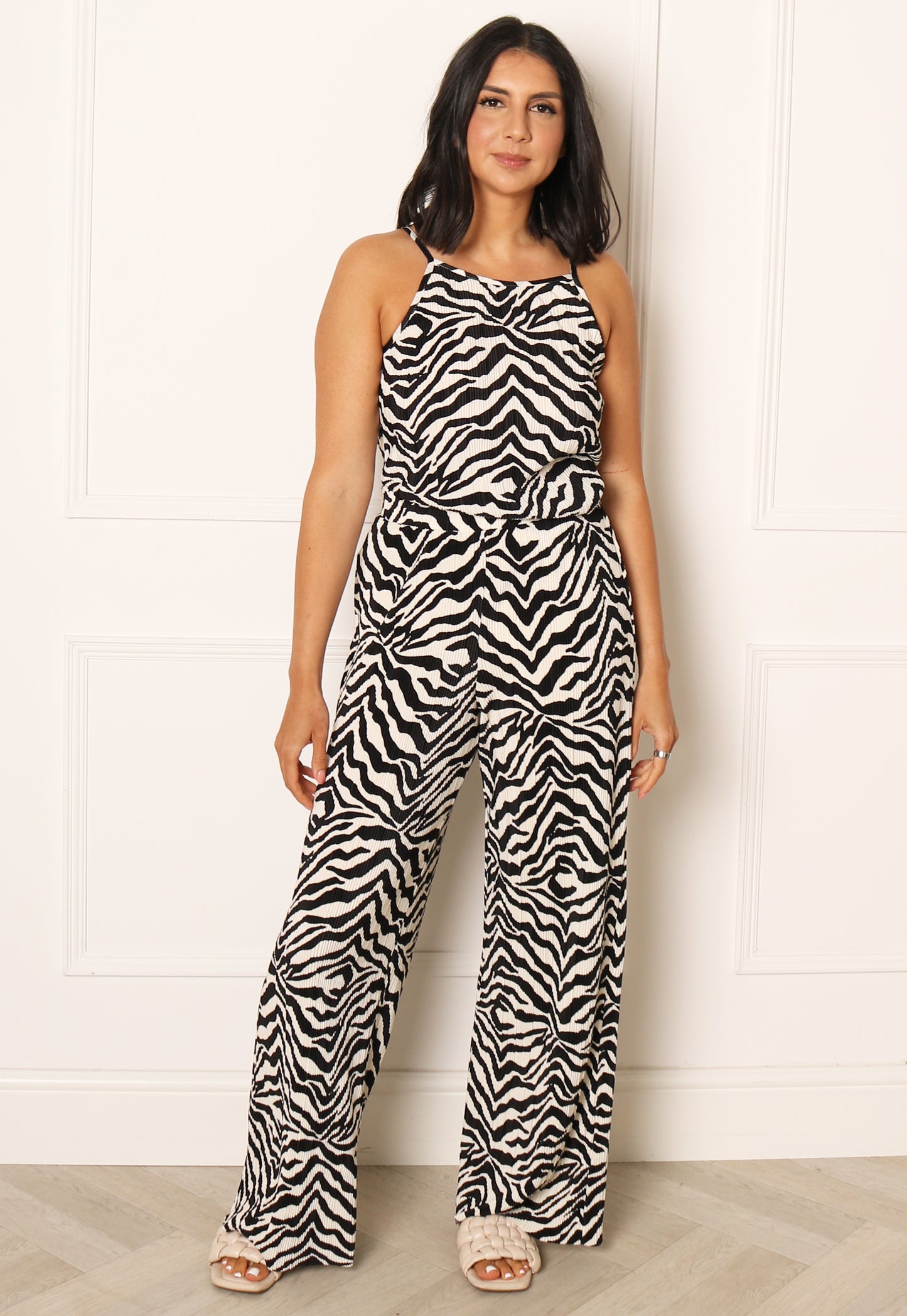 JDY Bravo Zebra Print Plisse Wide Leg Relaxed Co-ord byxor i svart och kräm - One Nation Clothing