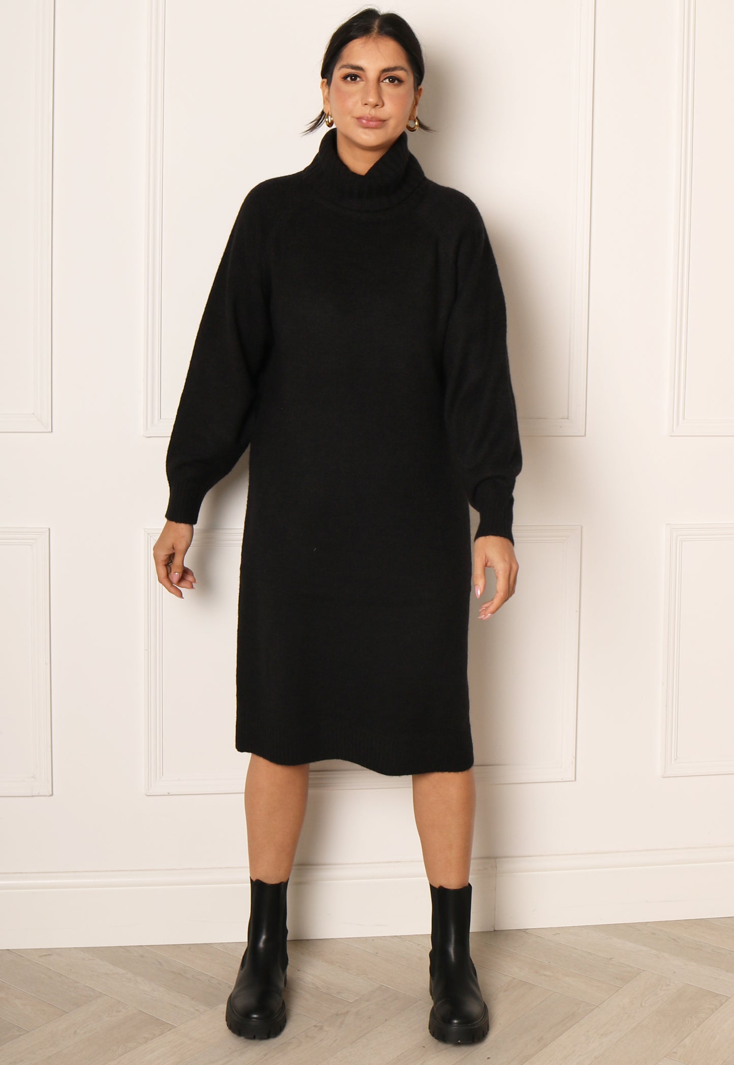 
                  
                    VERO MODA Daniela Long Sleeve Cowl Neck Knitted Midi Jumper Dress in Black - One Nation Clothing
                  
                