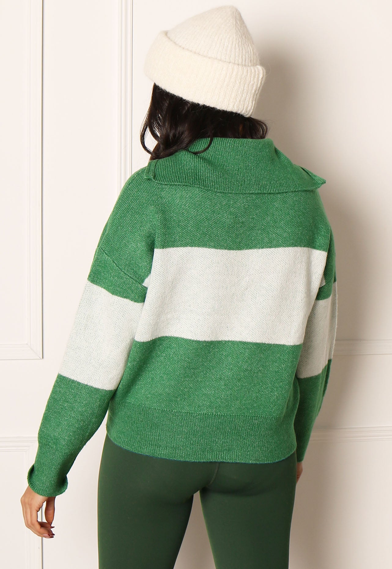 
                  
                    PIECES Après Ski Slogan Half Zip High Neck Jumper in Green & White - One Nation Clothing
                  
                