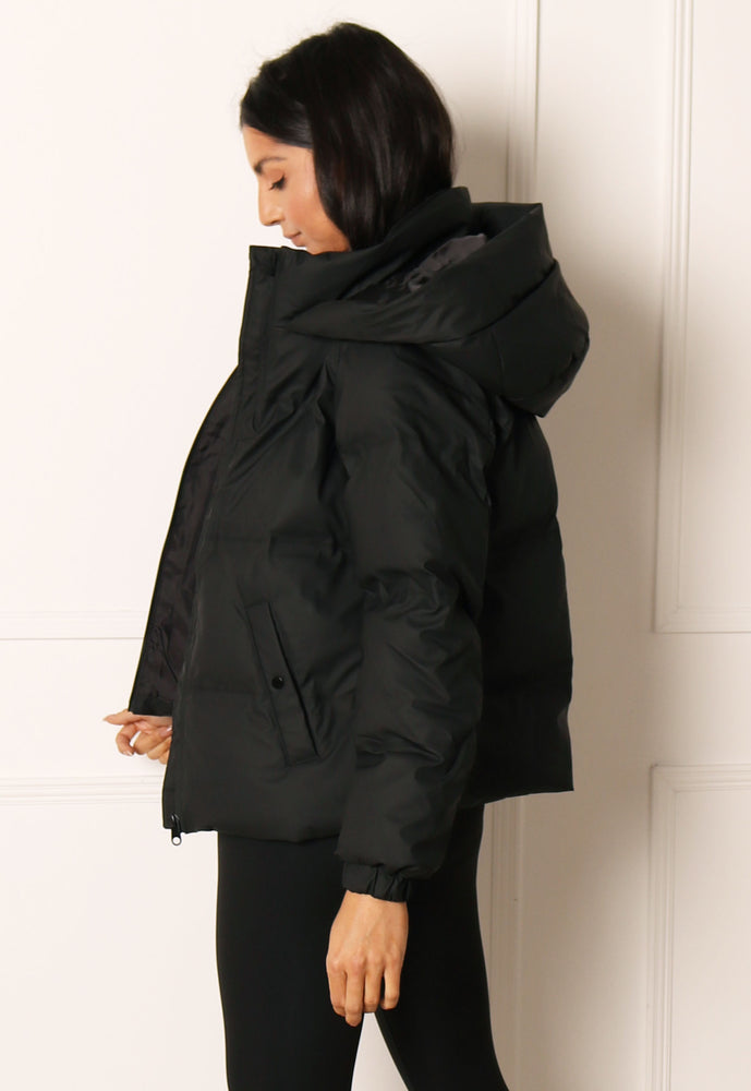 
                  
                    VERO MODA Noe Short Water Repellent Quilted Puffer Jacket with Hood in Black - One Nation Clothing
                  
                