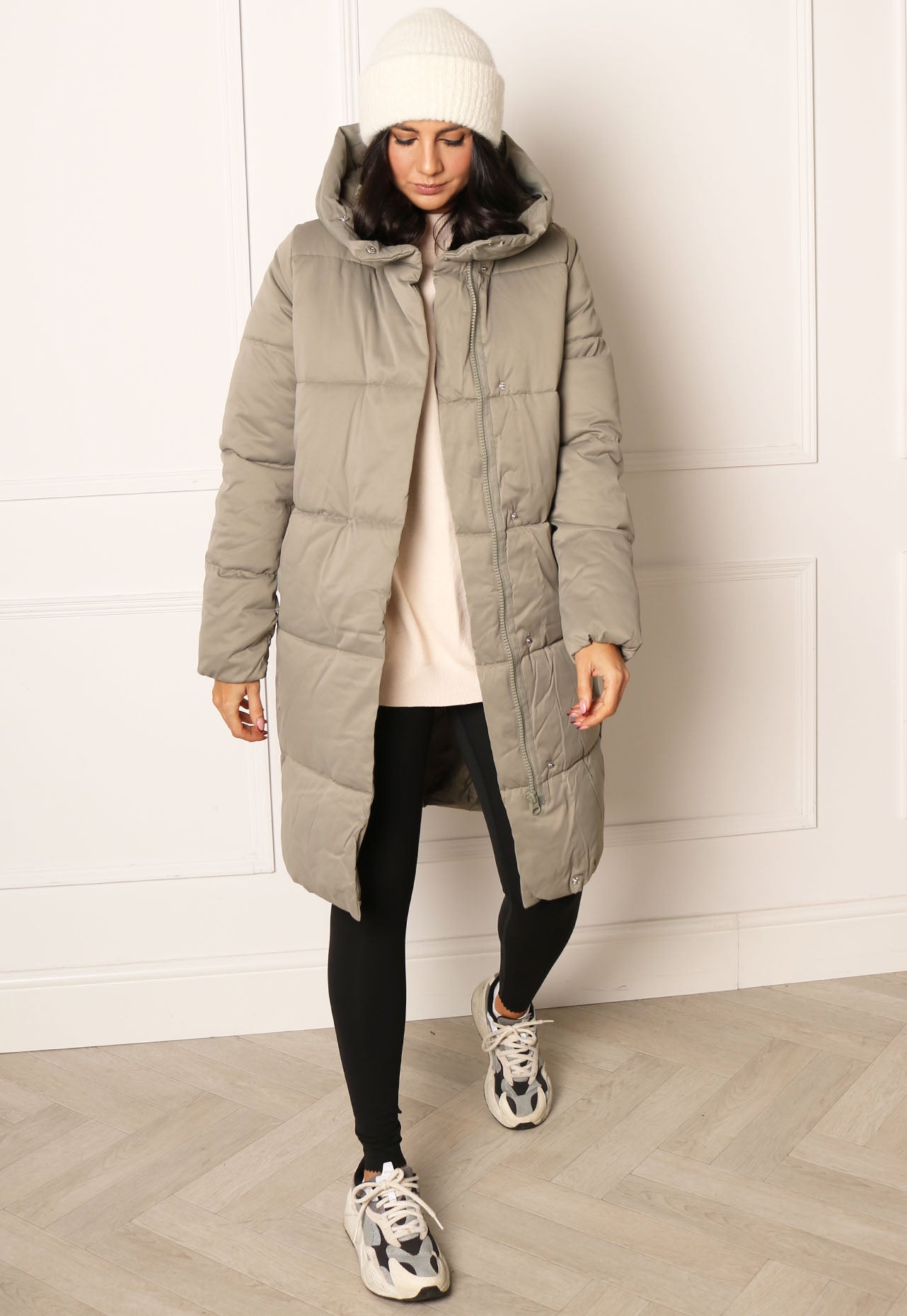 
                  
                    JDY Mustang Longline Hooded Padded Puffer Coat with Hood in Soft Khaki - One Nation Clothing
                  
                