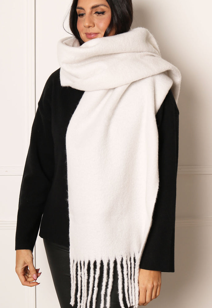 
                  
                    ONLY Tiana Oversized Brushed Scarf with Tassels in White - One Nation Clothing
                  
                