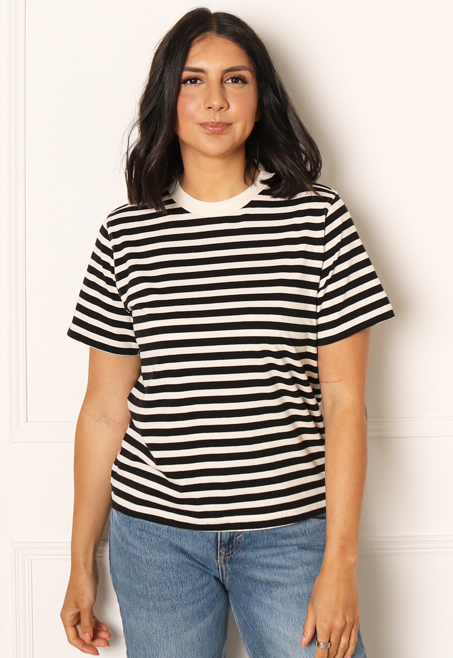 NUR Baumwoll-T-Shirt mit entspannten Streifen und kurzen Ärmeln in Schwarz und Weiß – One Nation Clothing