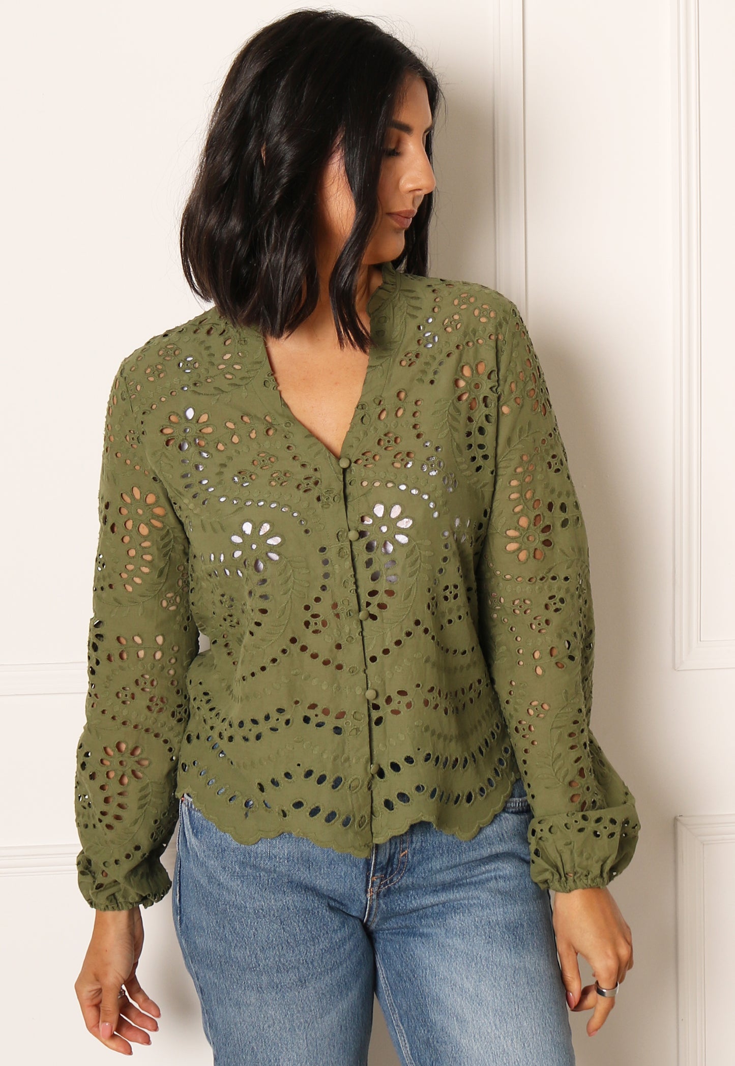 Chemise chemisier à manches longues en dentelle broderie anglaise Lalisa ONLY en vert olive - One Nation Clothing