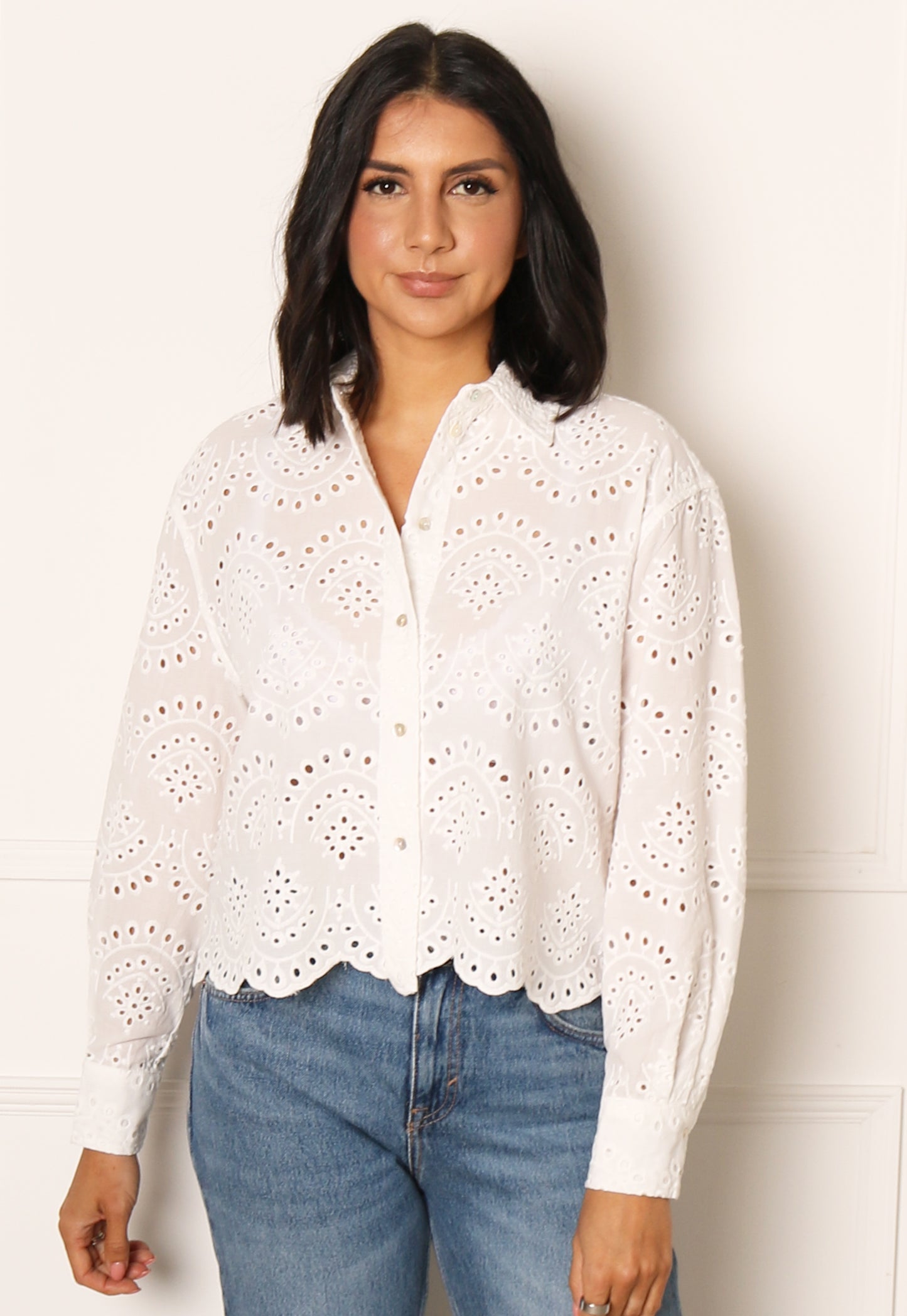 Chemise à manches longues en dentelle broderie anglaise Valais ONLY en blanc - One Nation Clothing