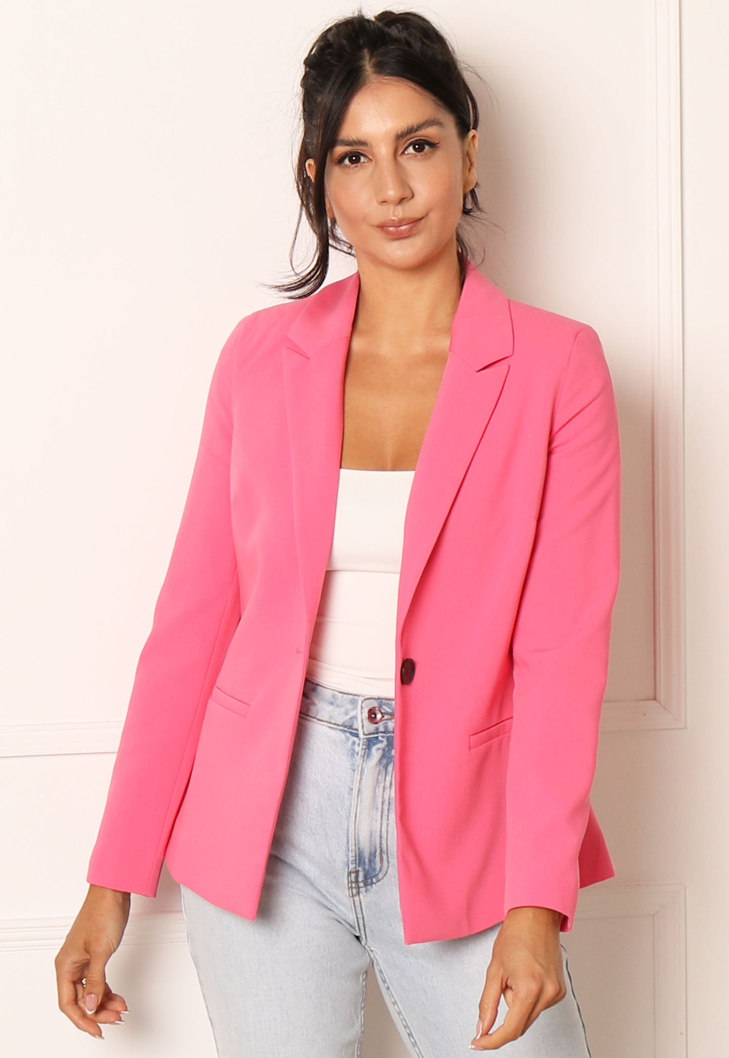 
                  
                    VERO MODA Sandy Classic Fitted Blazer in Hot Pink - One Nation Clothing
                  
                