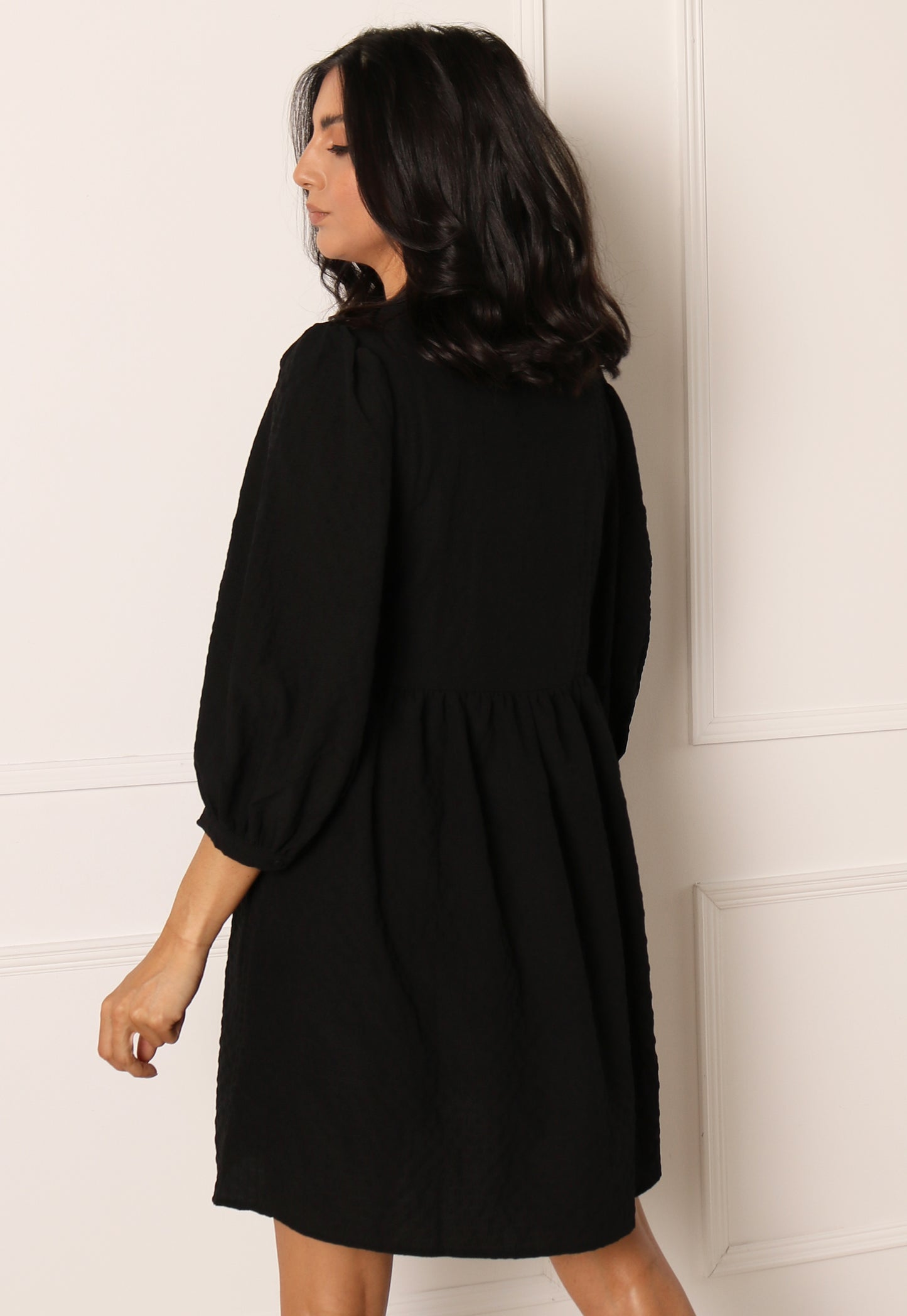 
                  
                    PIECES Andrea Puff Sleeve Button Front Mini Smock Dress in Black - One Nation Clothing
                  
                