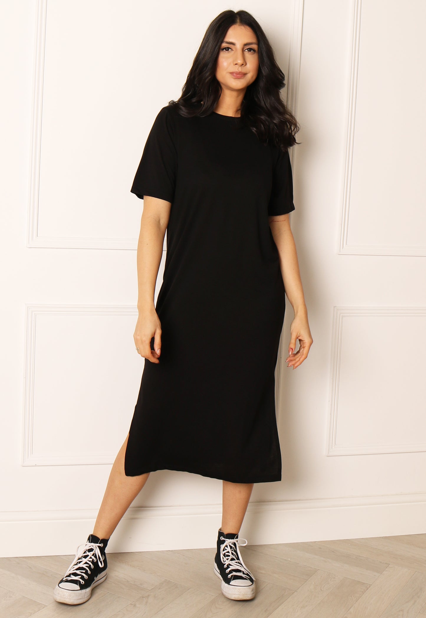 
                  
                    JDY Lila Midi T-shirt Dress with Side Splits in Black - One Nation Clothing
                  
                