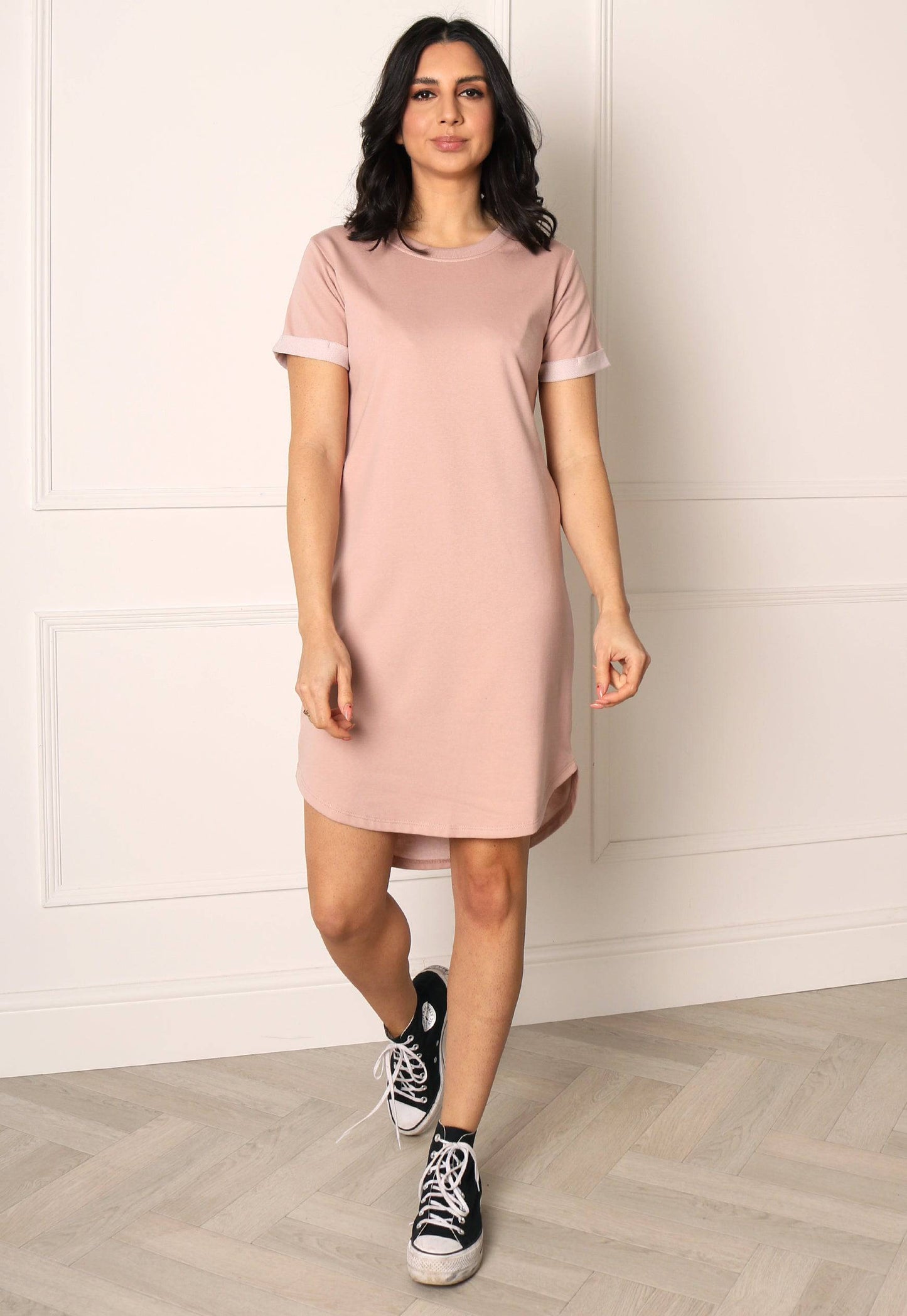 
                  
                    JDY T-shirt Summer Dress with Curve Hem in Pink - One Nation Clothing
                  
                