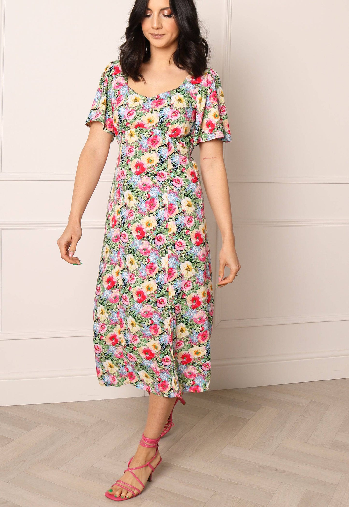 
                  
                    VERO MODA Easy Floral Print Sweetheart Neckline Midi Tea Dress in Pink, Yellow & Green - One Nation Clothing
                  
                