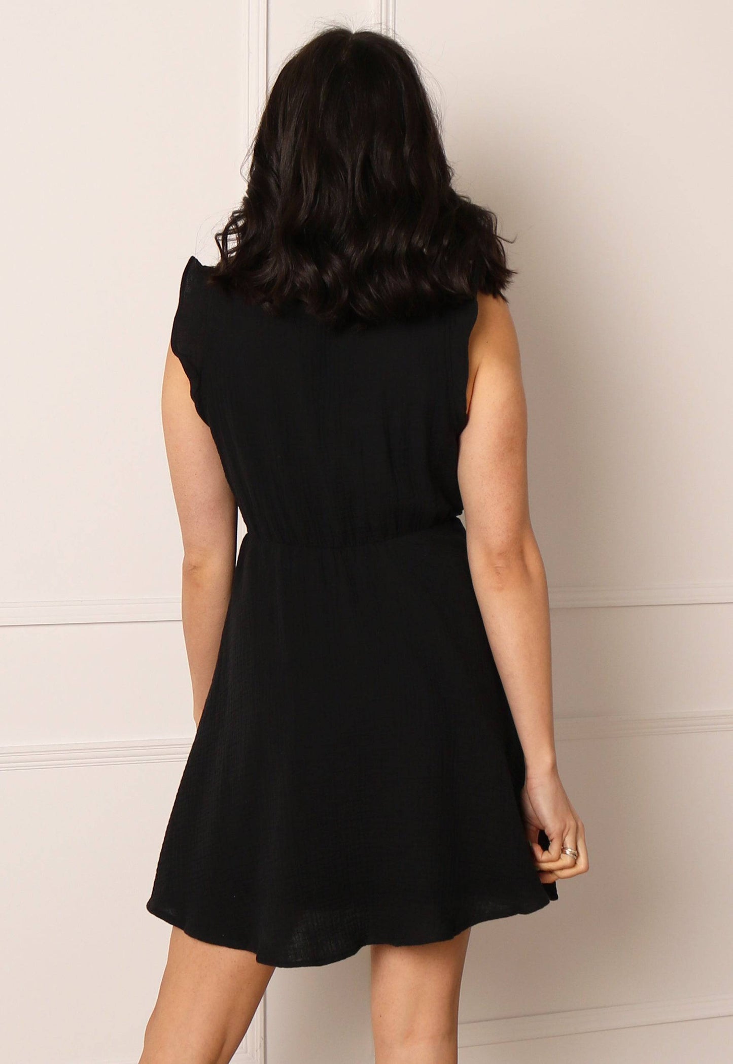 
                  
                    VERO MODA Natali Cheesecloth Cotton Short Sleeve Mini Wrap Summer Dress in Black - One Nation Clothing
                  
                