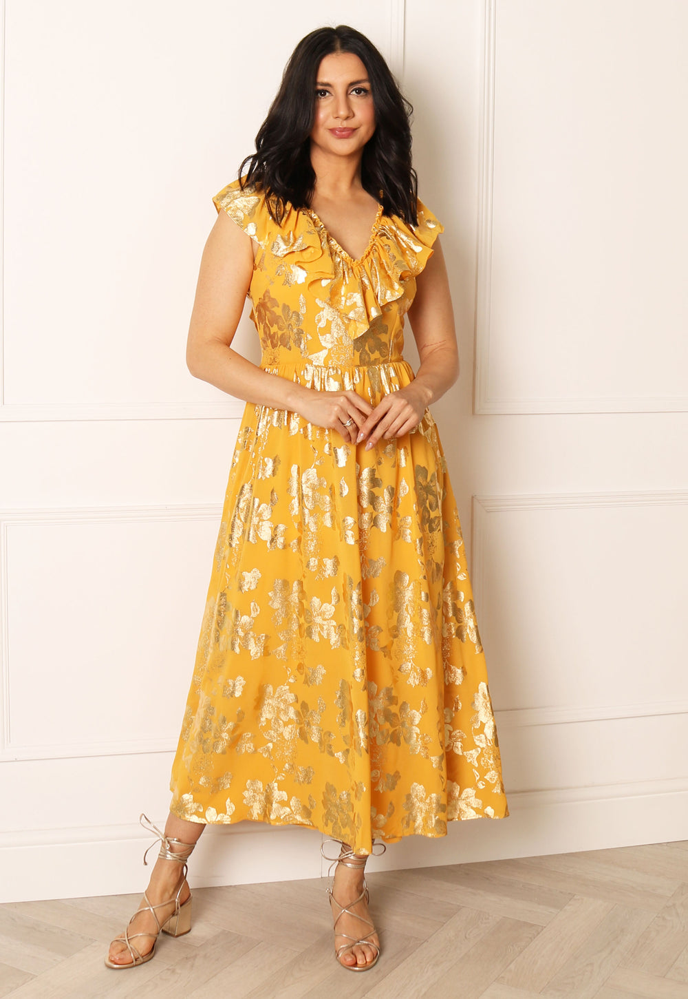 Blossom Net eftertænksom VILA Jaya Floral Print Frill Edge Midi-kjole i gul & guldfolie | One Nation  Clothing VILA Jaya Blomsterprint Frill Edge Midi-kjole i gul & guldfolie