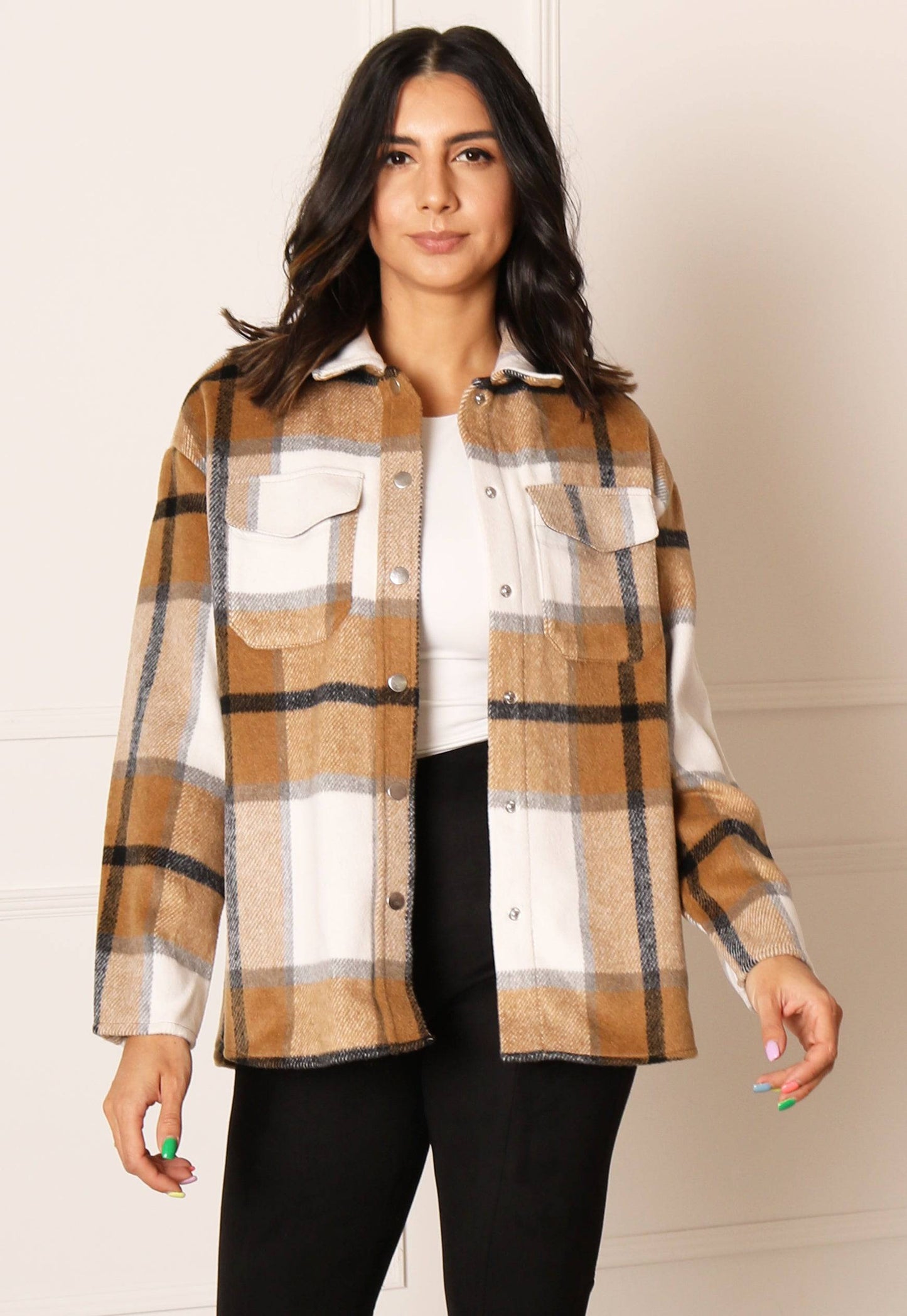 
                  
                    ONLY Maci Oversized Brushed Check Shacket with Curve Hem in Brown & White - One Nation Clothing
                  
                