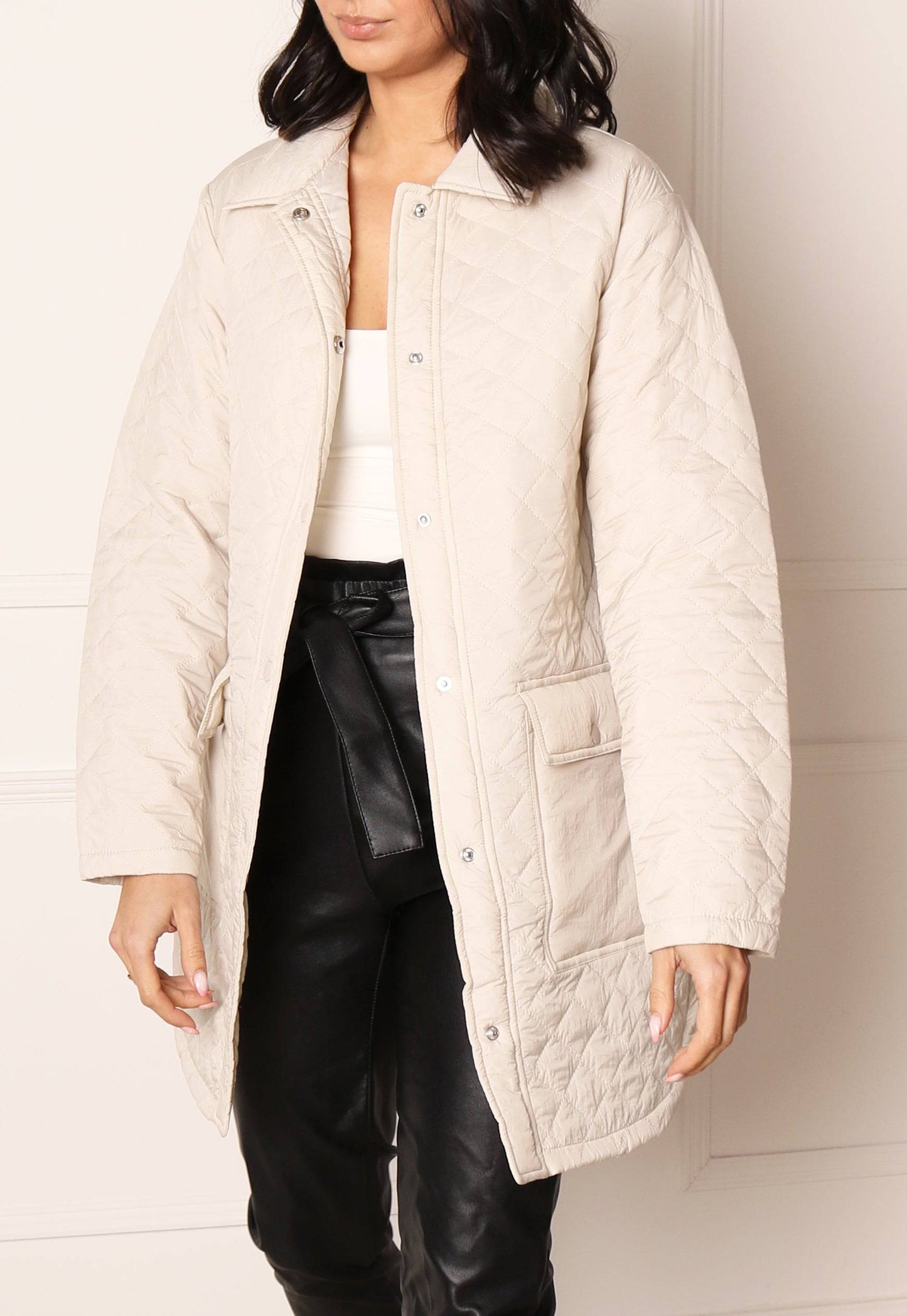 
                  
                    JDY Augusta Edith Diamond Quilted Long Shacket Jacket in Cream - One Nation Clothing
                  
                