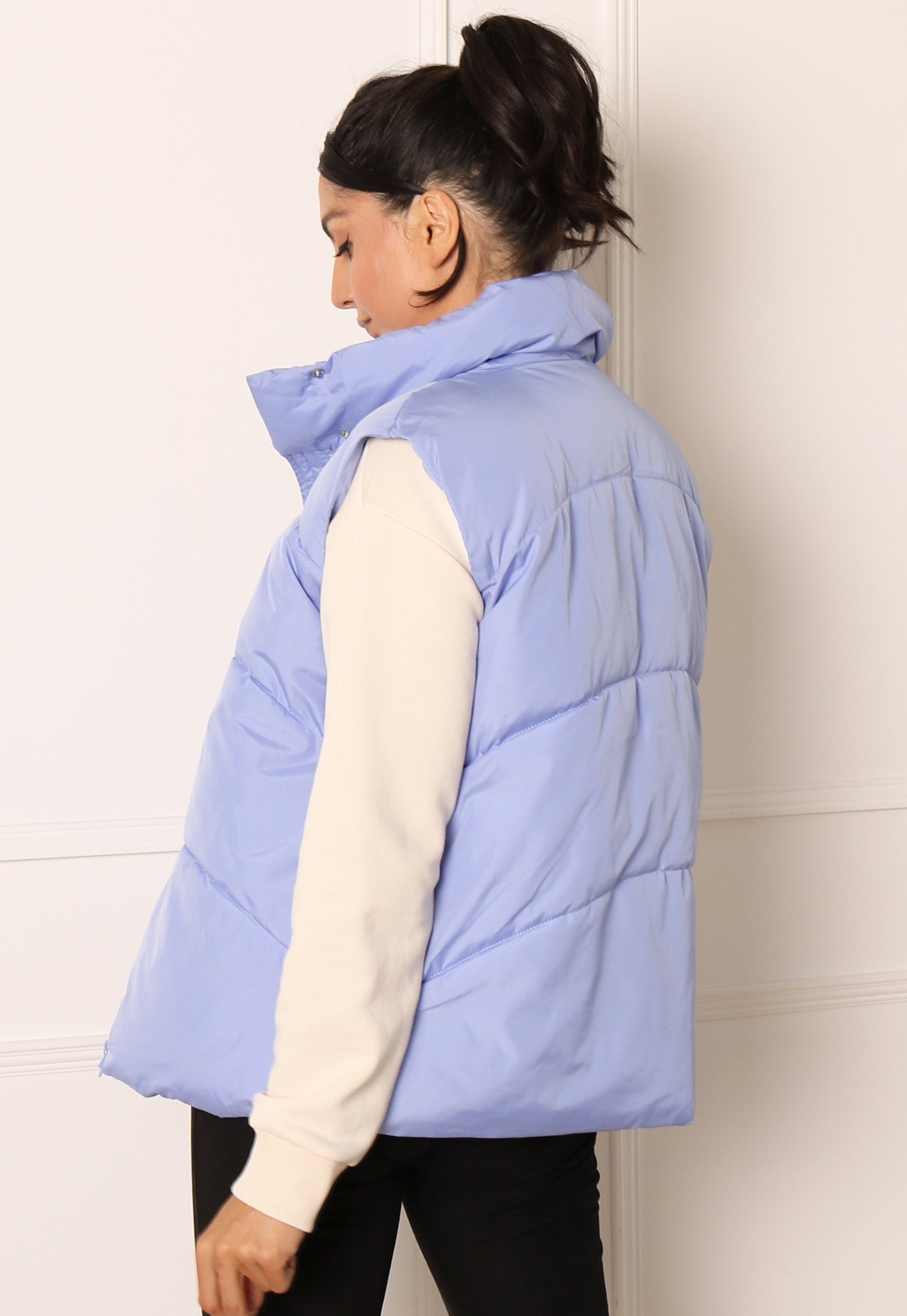 
                  
                    VILA Nilly Boxy Short Chevron Puffer Gilet Waistcoat in Lilac Blue - One Nation Clothing
                  
                