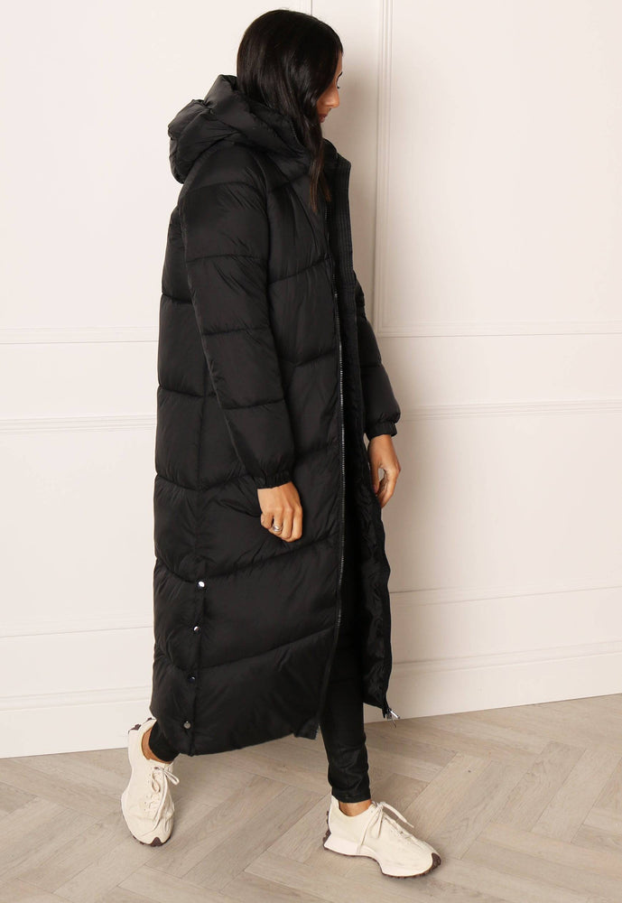 
                  
                    VERO MODA Sala Midi Chevron Longline Hooded Puffer Coat in Black - One Nation Clothing
                  
                