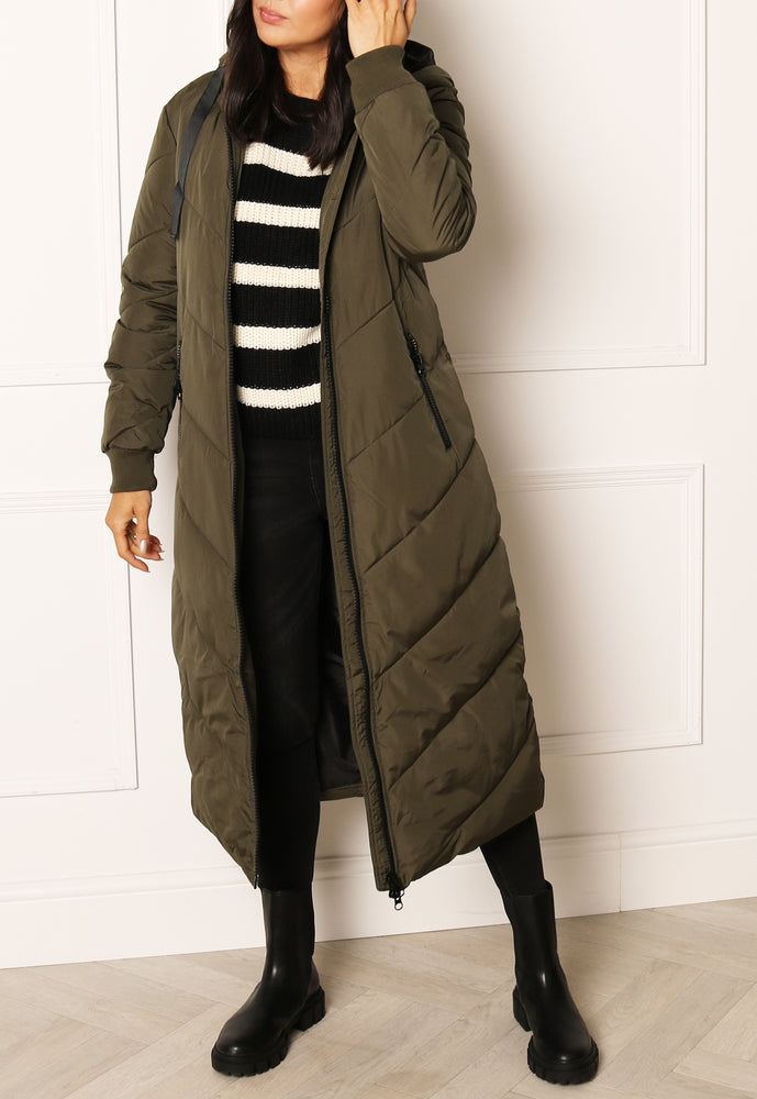 
                  
                    JDY Maxi Skylar Chevron Quilted Hooded Puffer Coat in Khaki Green - One Nation Clothing
                  
                
