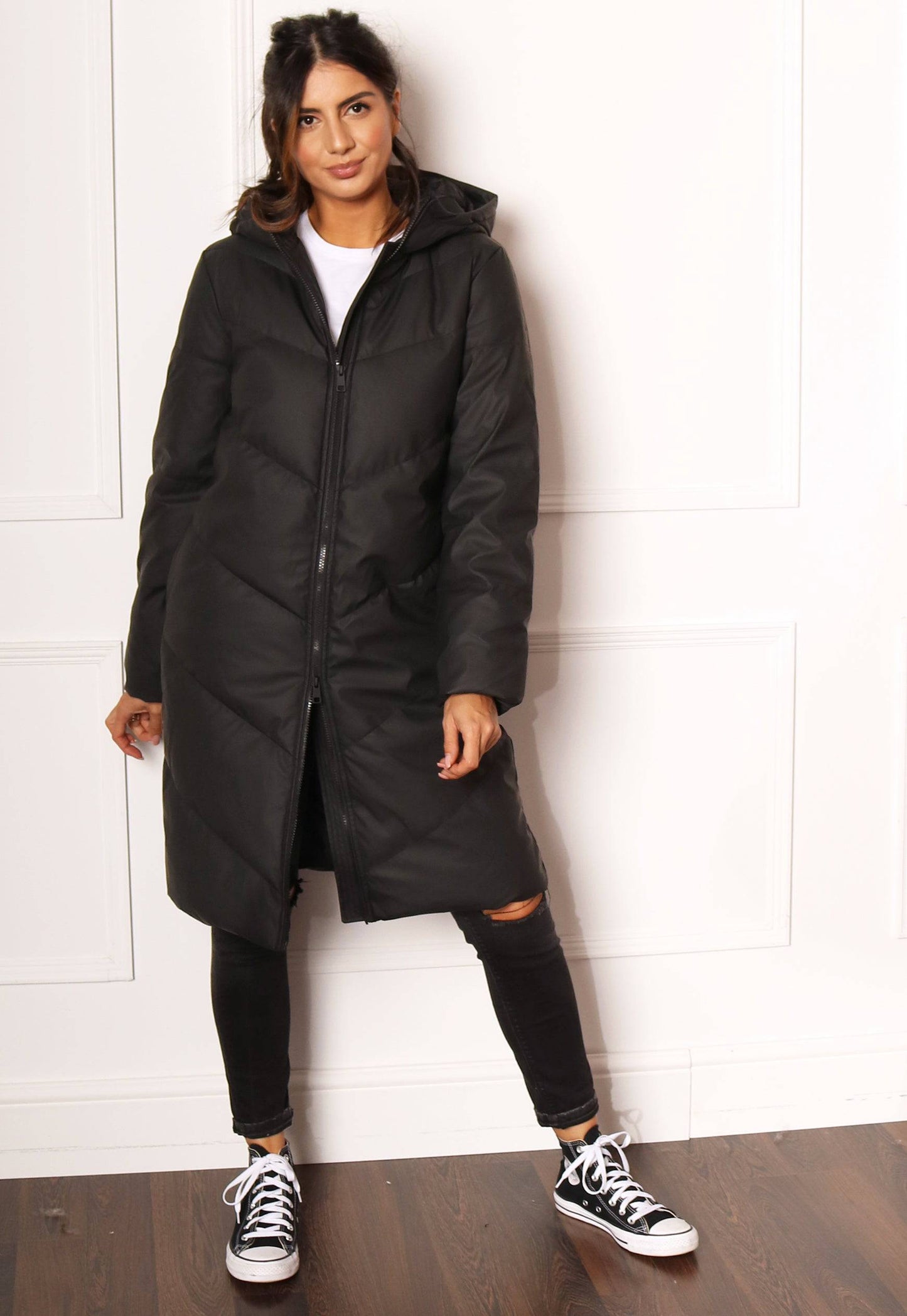 
                  
                    JDY Ulrikka Water Repellent Quilted Long Hooded Puffer Coat in Black - One Nation Clothing
                  
                