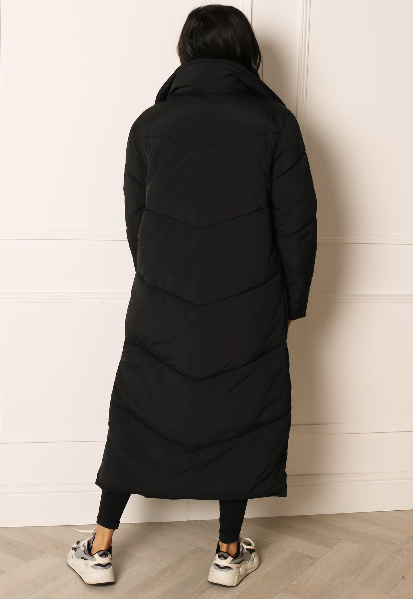 
                  
                    VILA Louisa Maxi Longline Duvet Puffer Coat in Black - One Nation Clothing
                  
                