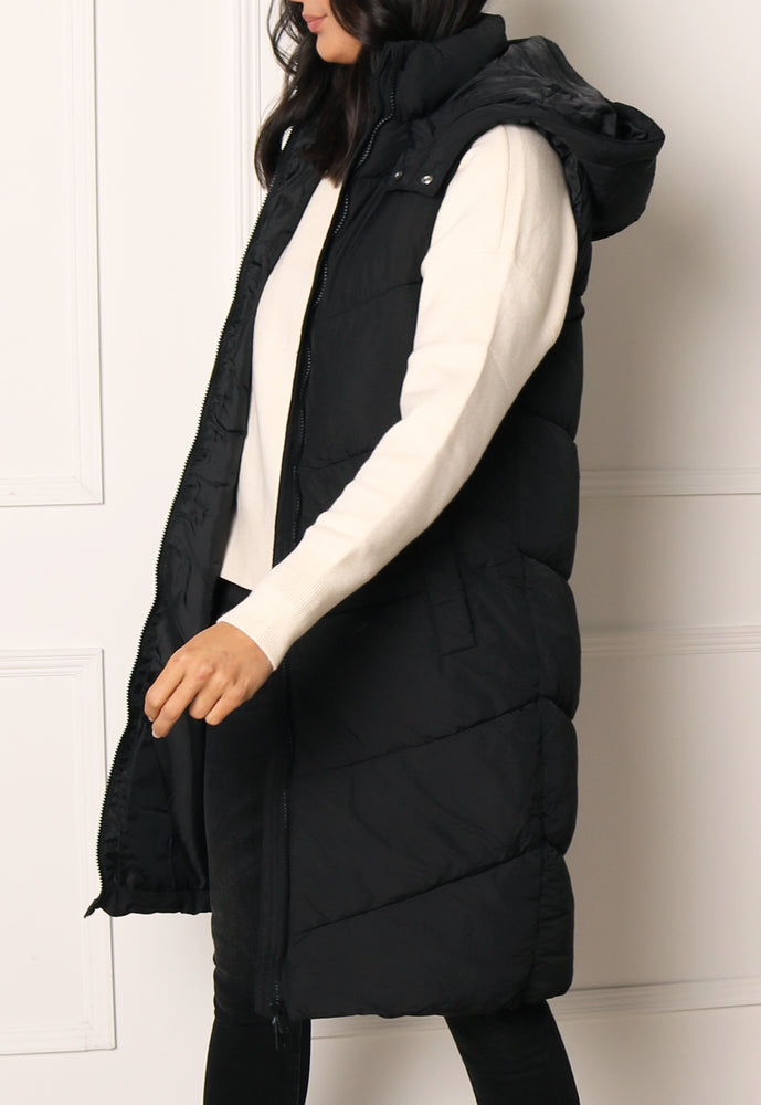 PIECES Jamilla Midi Longline Padded Puffer Sleeveless Gilet with Hood in Black - One Nation Clothing
