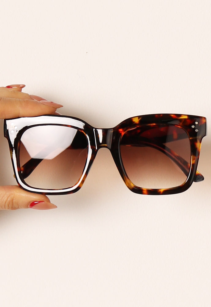 
                  
                    Heidi Chunky Squared Off Cateye Womens Sunglasses in Tortoise Brown - One Nation Clothing
                  
                