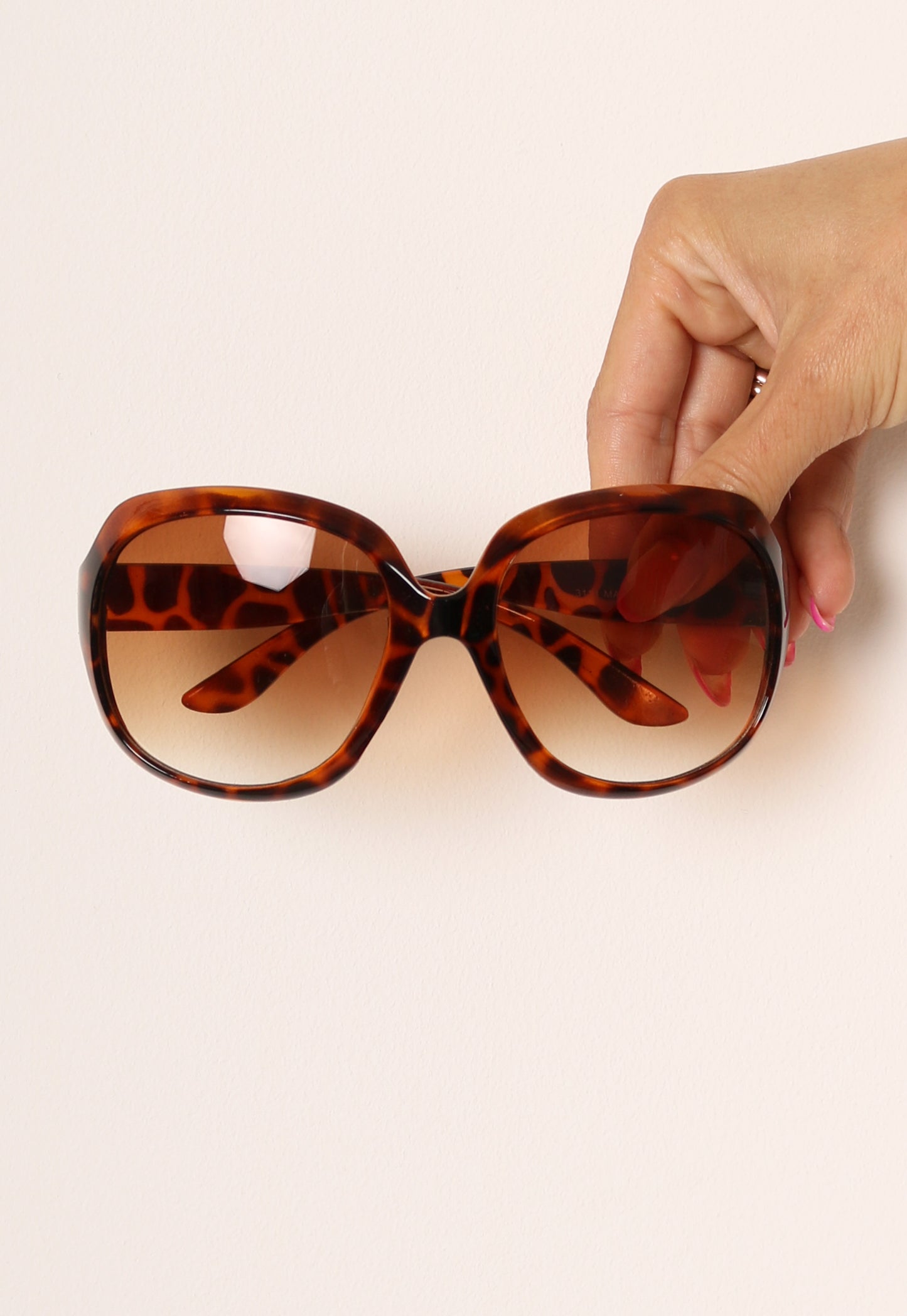
                  
                    Lucy Oversized Square Sunglasses in Brown Tortoise - One Nation Clothing
                  
                