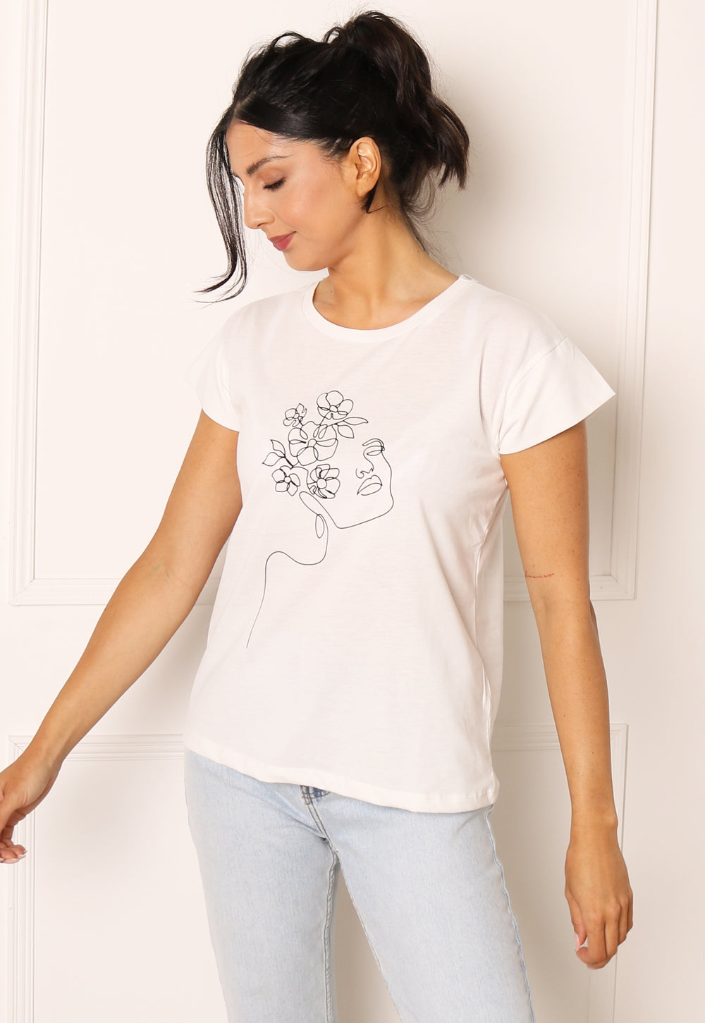 VILA Abstract One Line Woman's Face Drawing T-shirt in White - One Nation Clothing