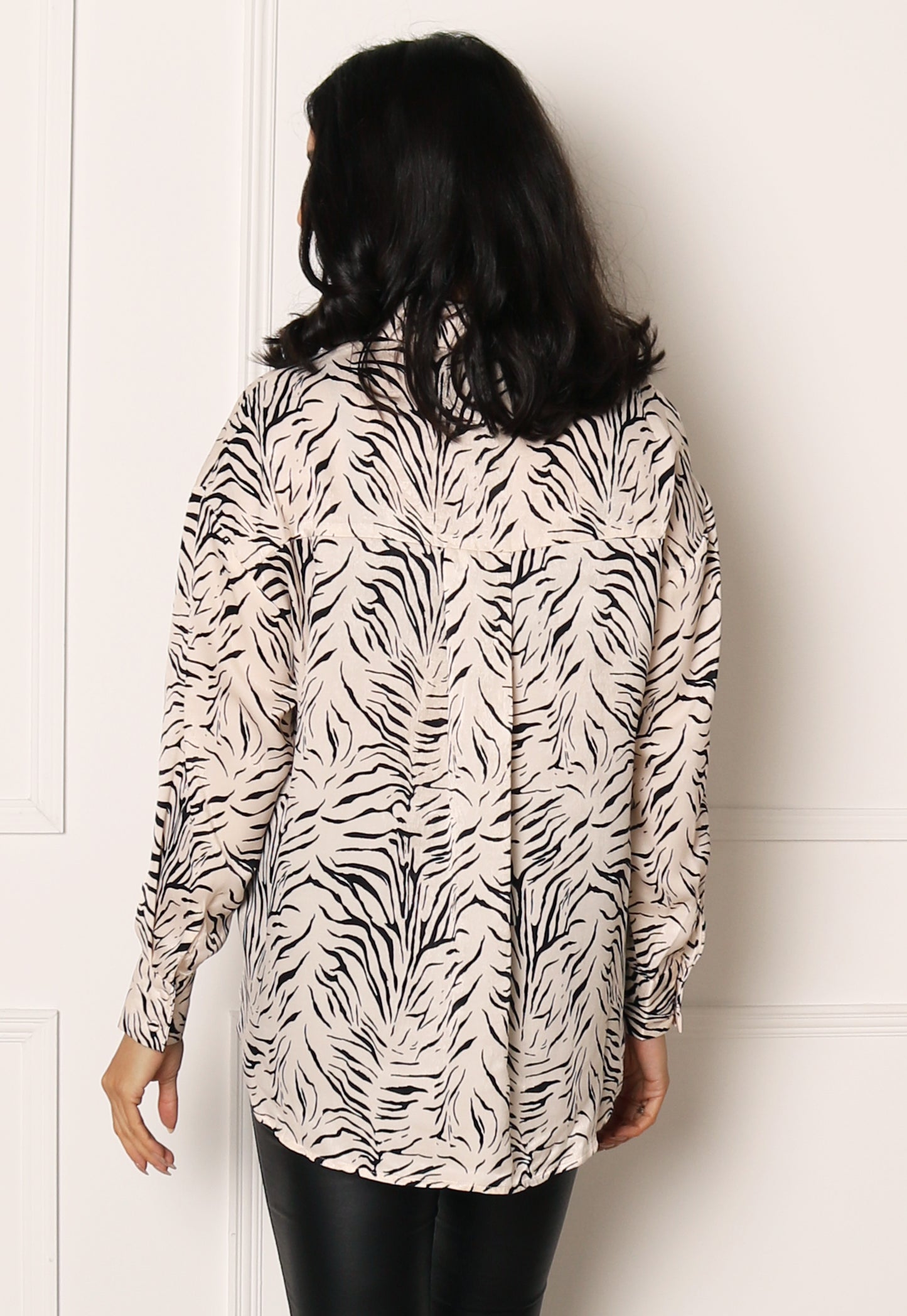 
                  
                    ONLY Mille Animal Print Dip Hem Long Sleeve Shirt in Cream - One Nation Clothing
                  
                